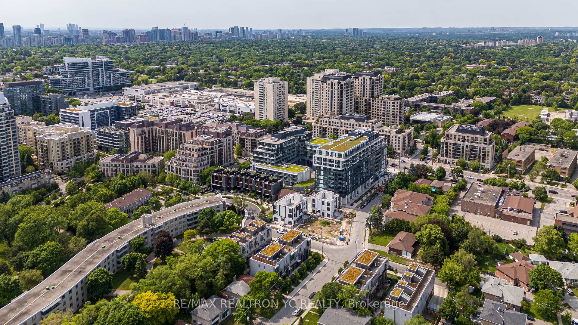 4 Bedrooms Condo at 18 Greenbriar, Toronto For sale