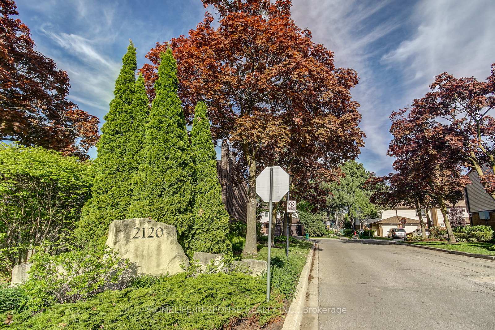 3 Bedrooms Condo at 2120 RATHBURN, Mississauga For sale