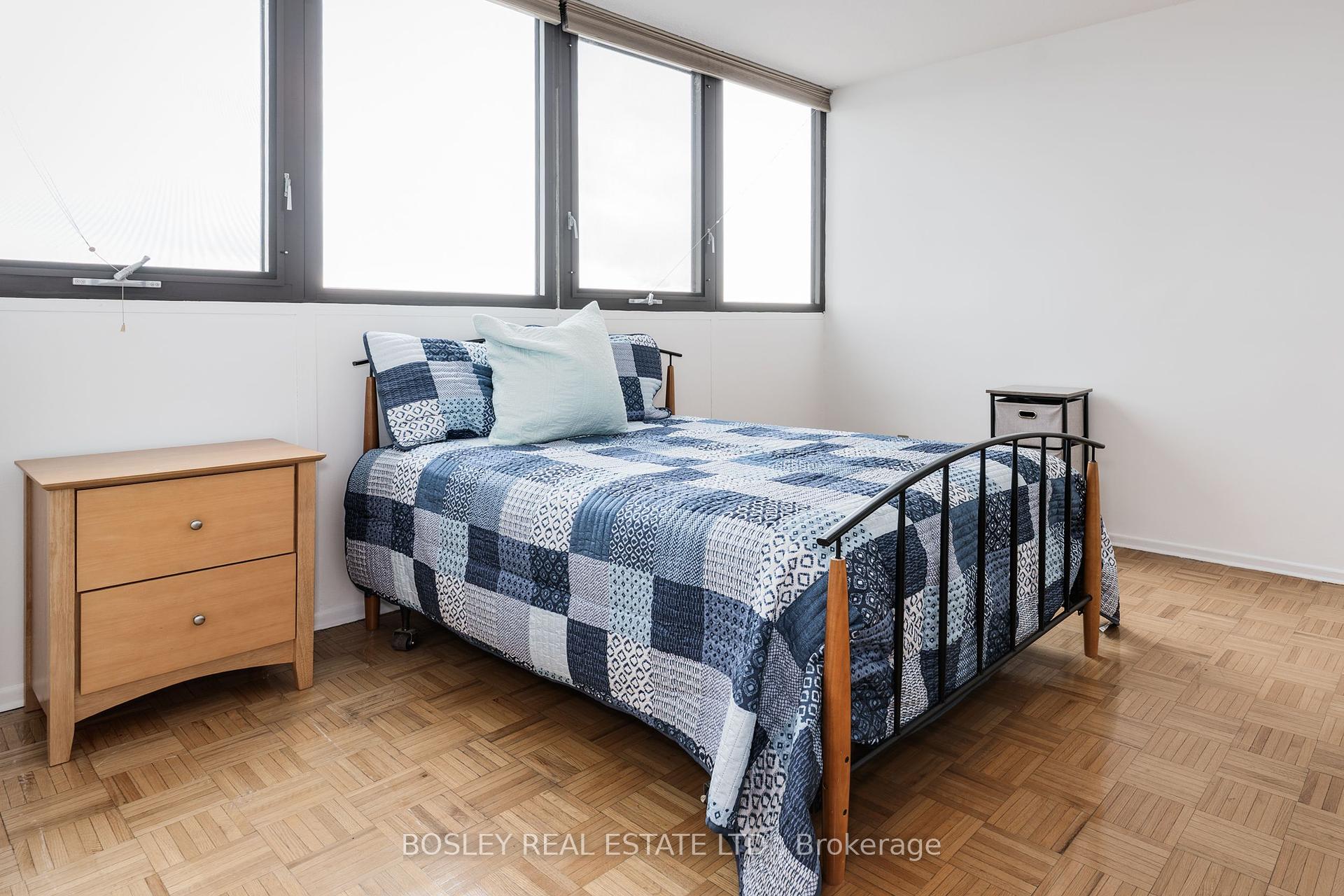 1 Bedroom Condo at 1333 Bloor, Mississauga For sale