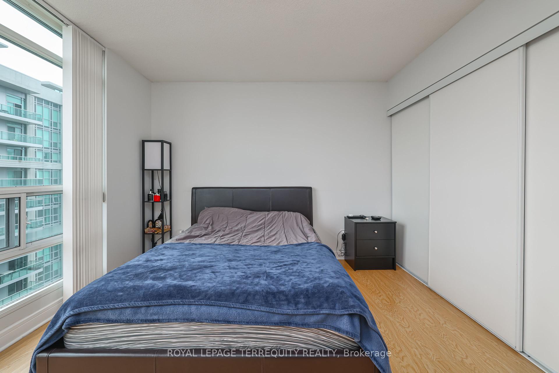 2 Bedrooms Condo at 35 Bales, Toronto For sale