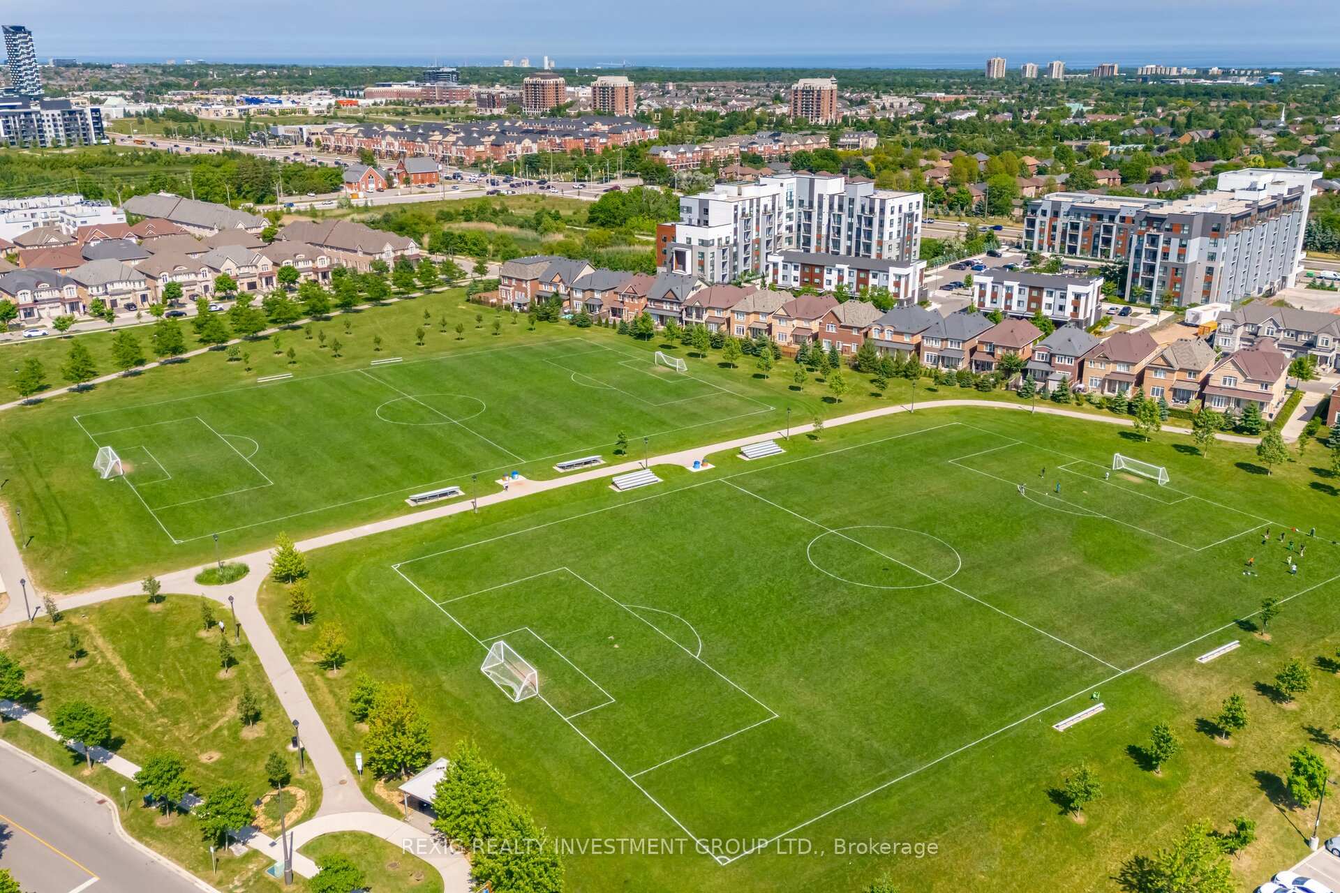 2 Bedrooms Condo at 95 DUNDAS, Oakville For sale