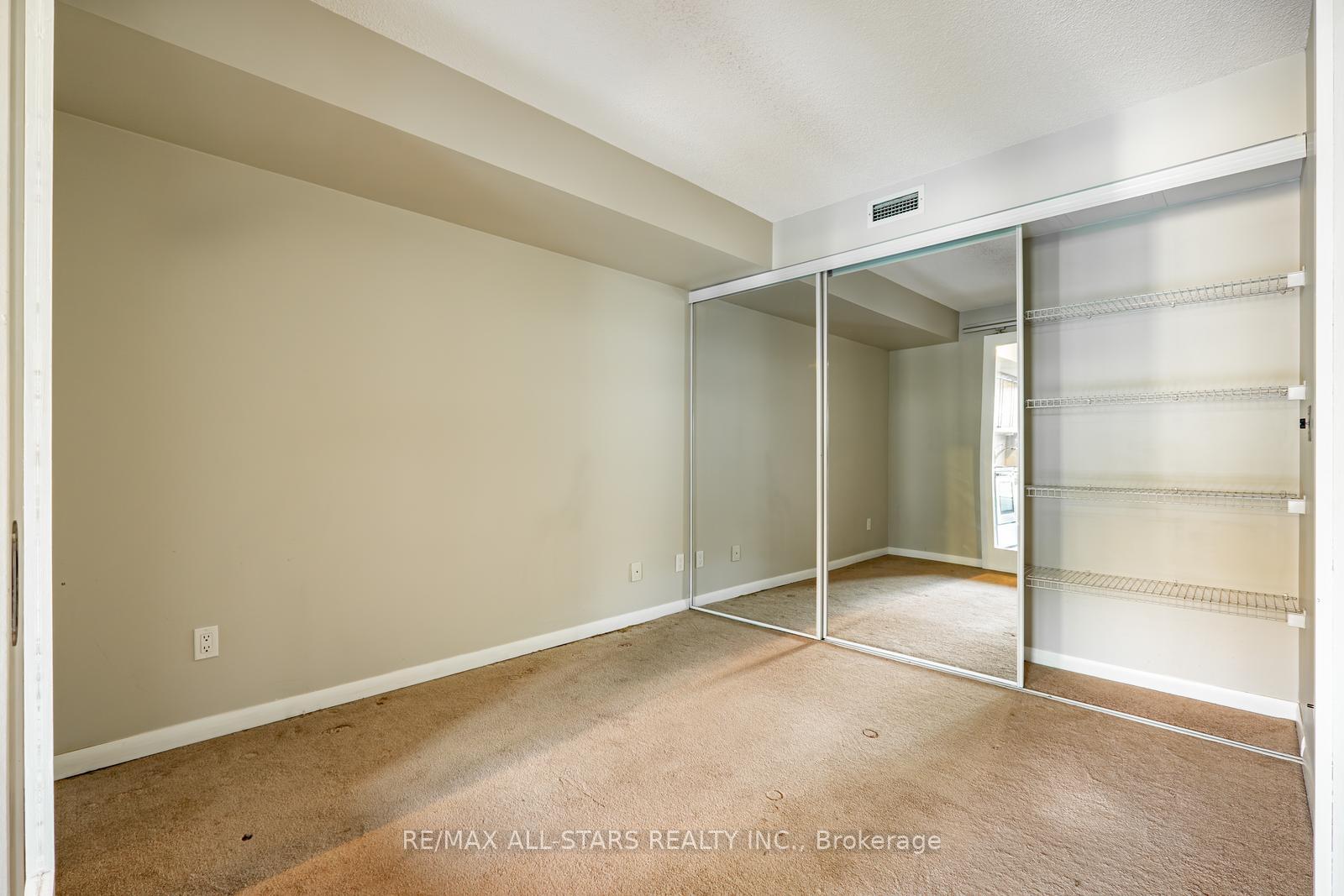 1 Bedroom Condo at 209 Fort York, Toronto For sale