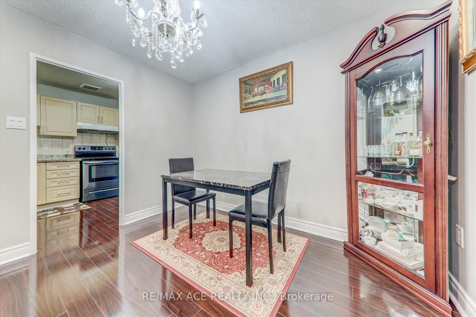 3 Bedrooms Condo at 100 Mornelle, Toronto For sale