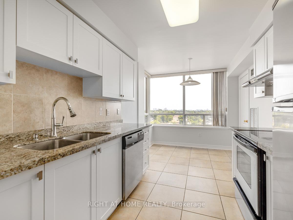 3 Bedrooms Condo at 88 Grandview,  Toronto For sale