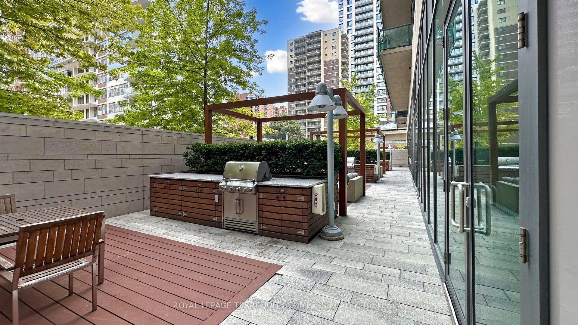 2 Bedrooms Condo at 70 Roehampton,  Toronto For sale