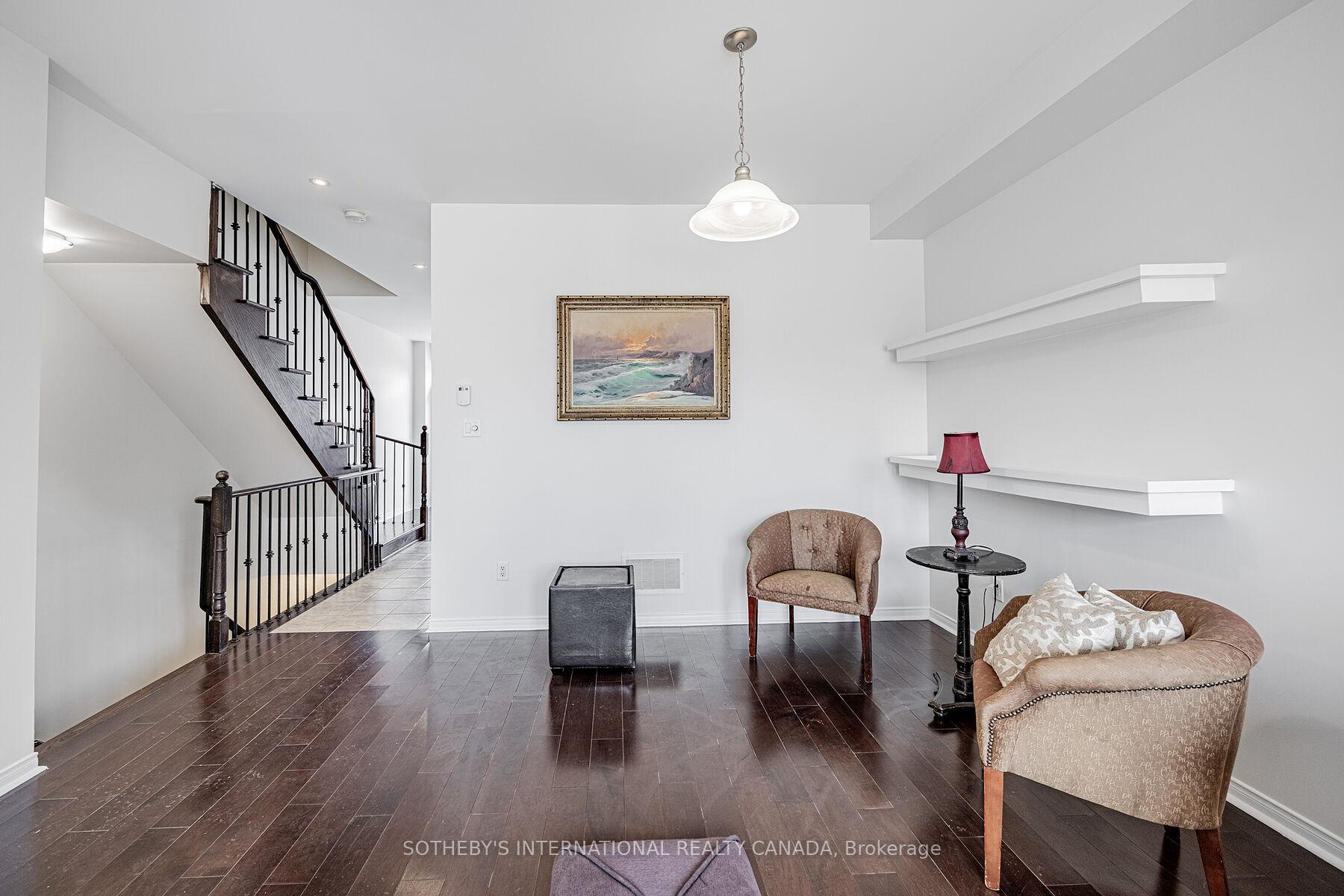 4 Bedrooms Condo at 5700 Tosca, Mississauga For sale