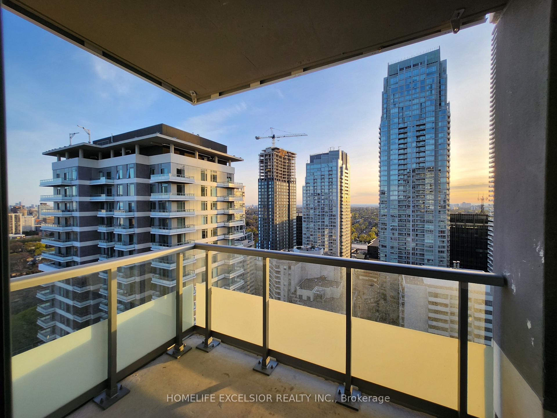 2 Bedrooms Condo at 50 Dunfield, Toronto For sale