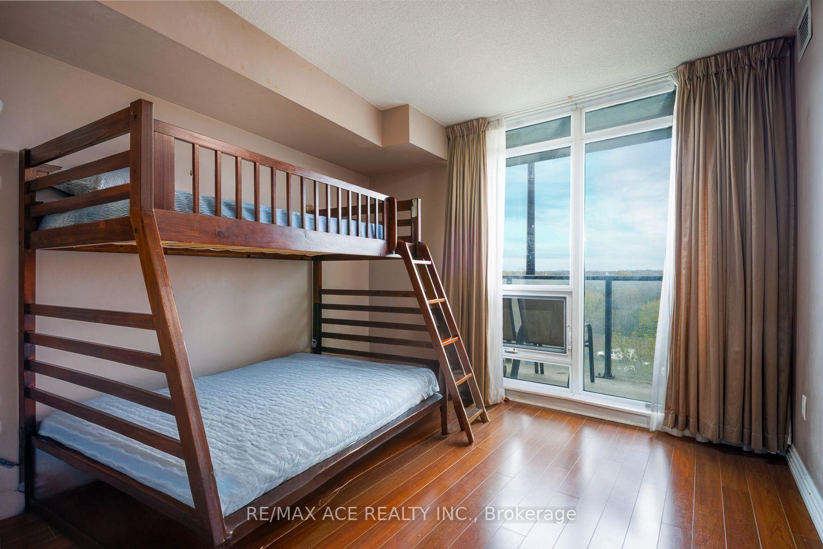 2 Bedrooms Condo at 18 Valley Woods, Toronto For sale