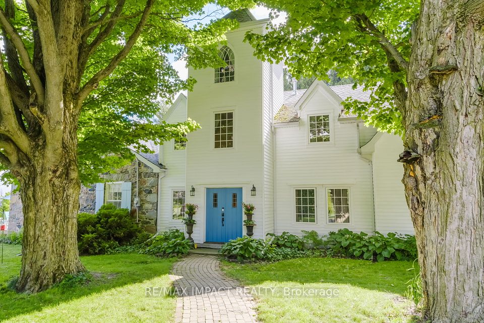 212 Clouston