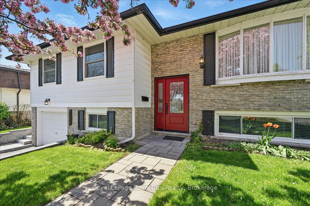 701 Castleguard Crescent