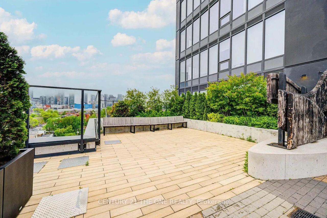 2 Bedrooms Condo at 203 College, Toronto For sale
