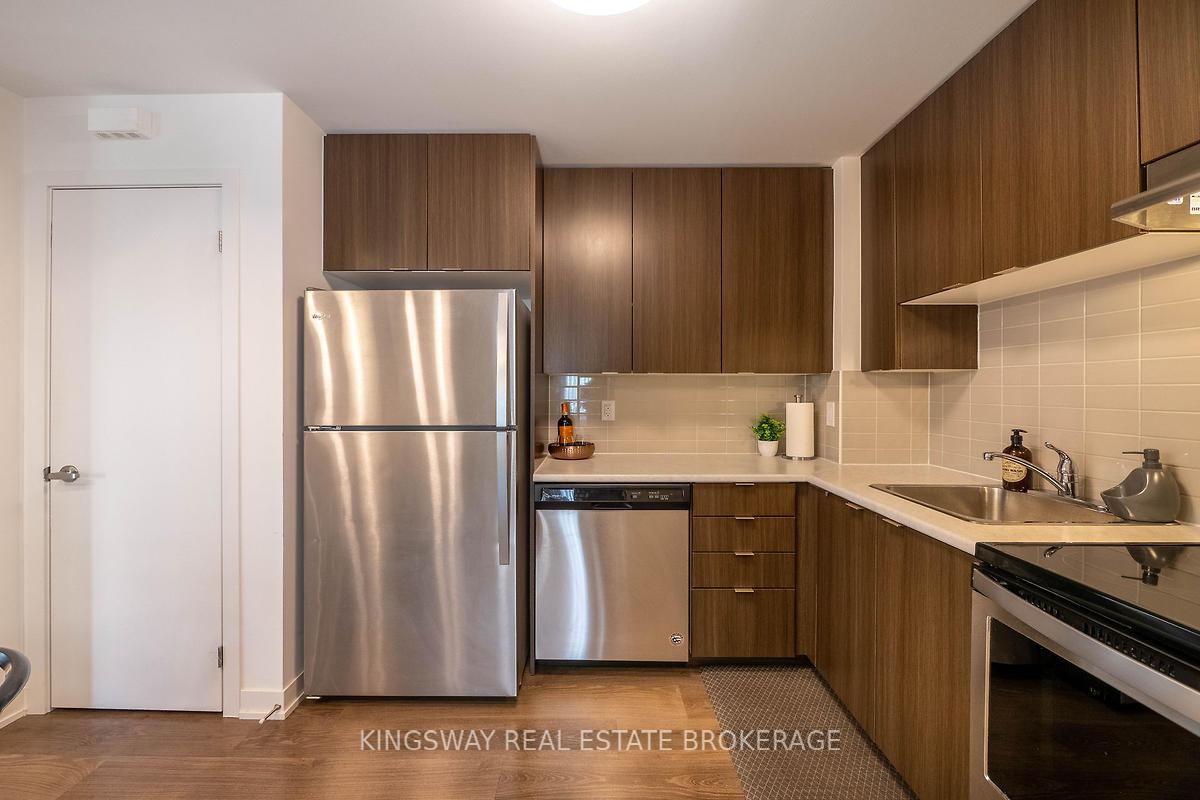 3 Bedrooms Condo at 70 Orchid Place,  Toronto For sale