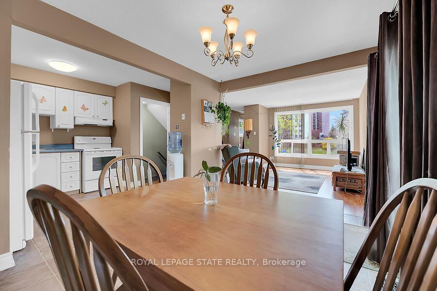 3 Bedrooms Condo at 977 Francis,  Burlington For sale
