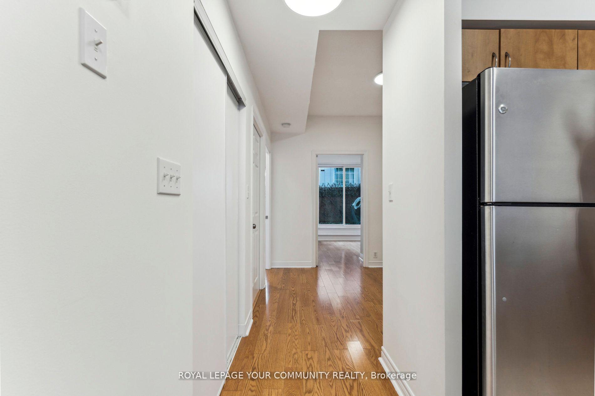 3 Bedrooms Condo at 207 Wellesley,  Toronto For sale