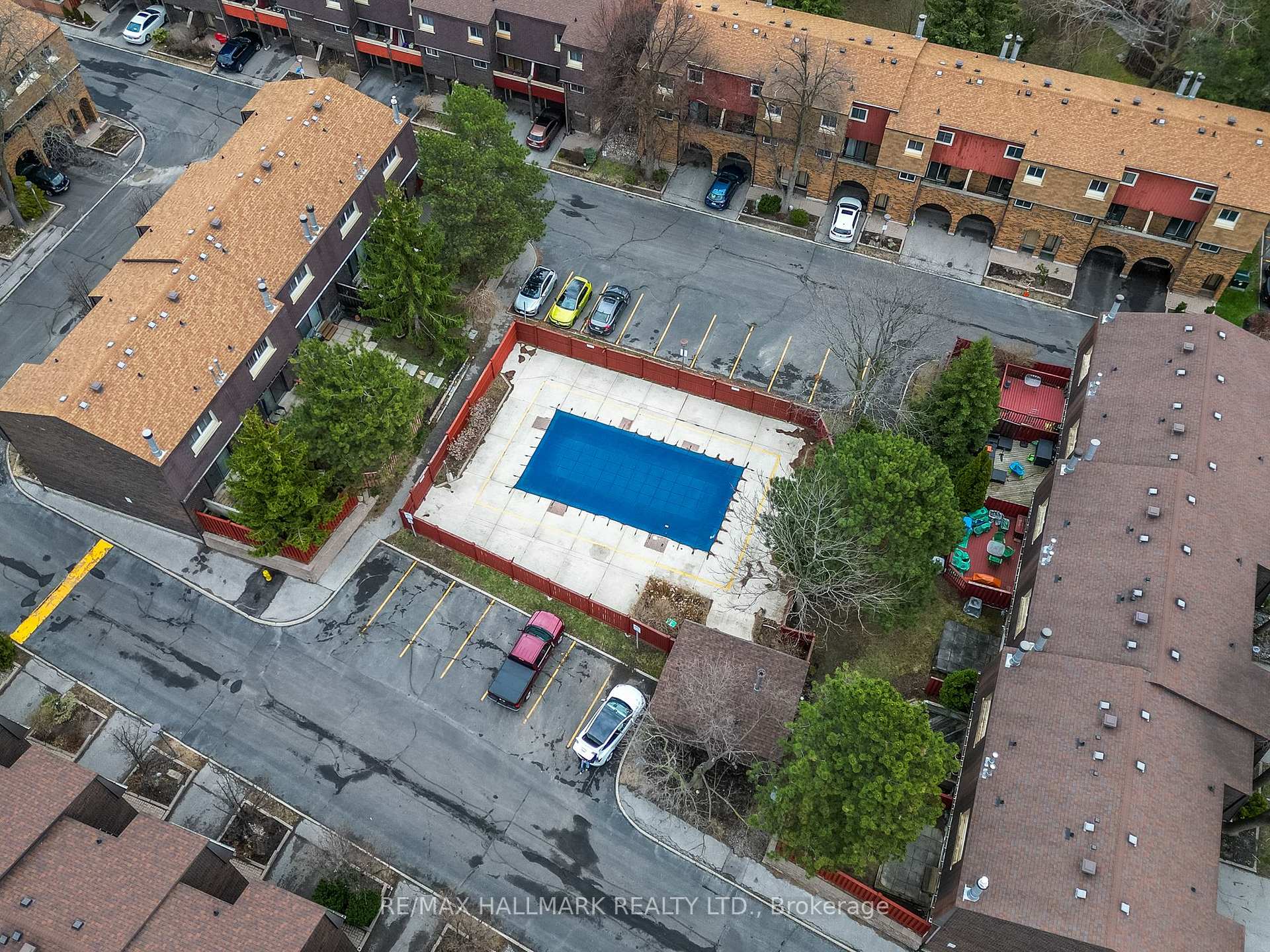 3 Bedrooms Condo at 60 Bards Walkway, Toronto For sale