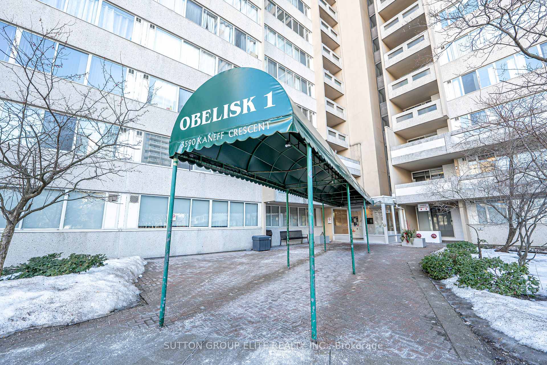 3 Bedrooms Condo at 3590 Kaneff,  Mississauga For sale