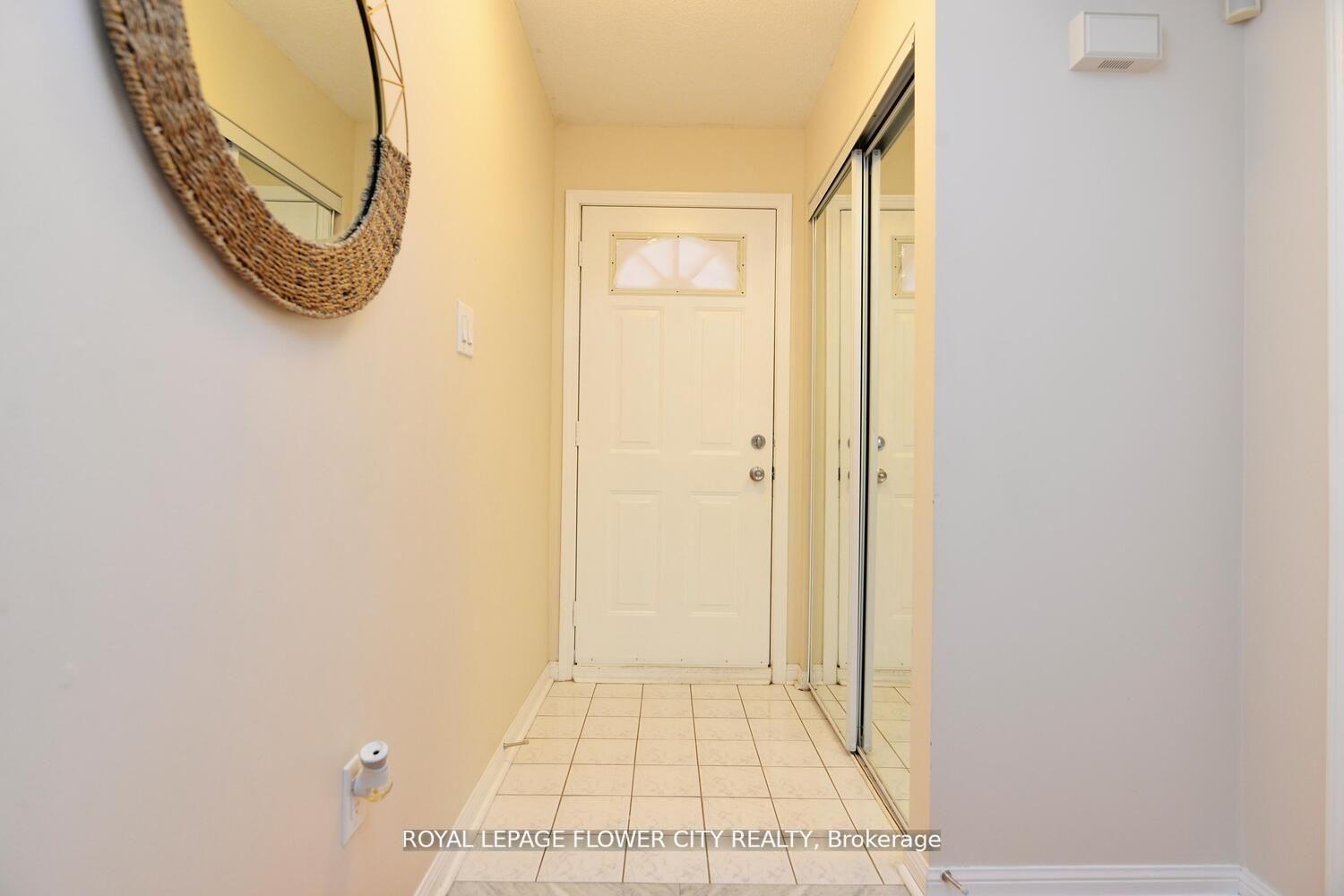 3 Bedrooms Condo at 4950 Rathkeale,  Mississauga For sale