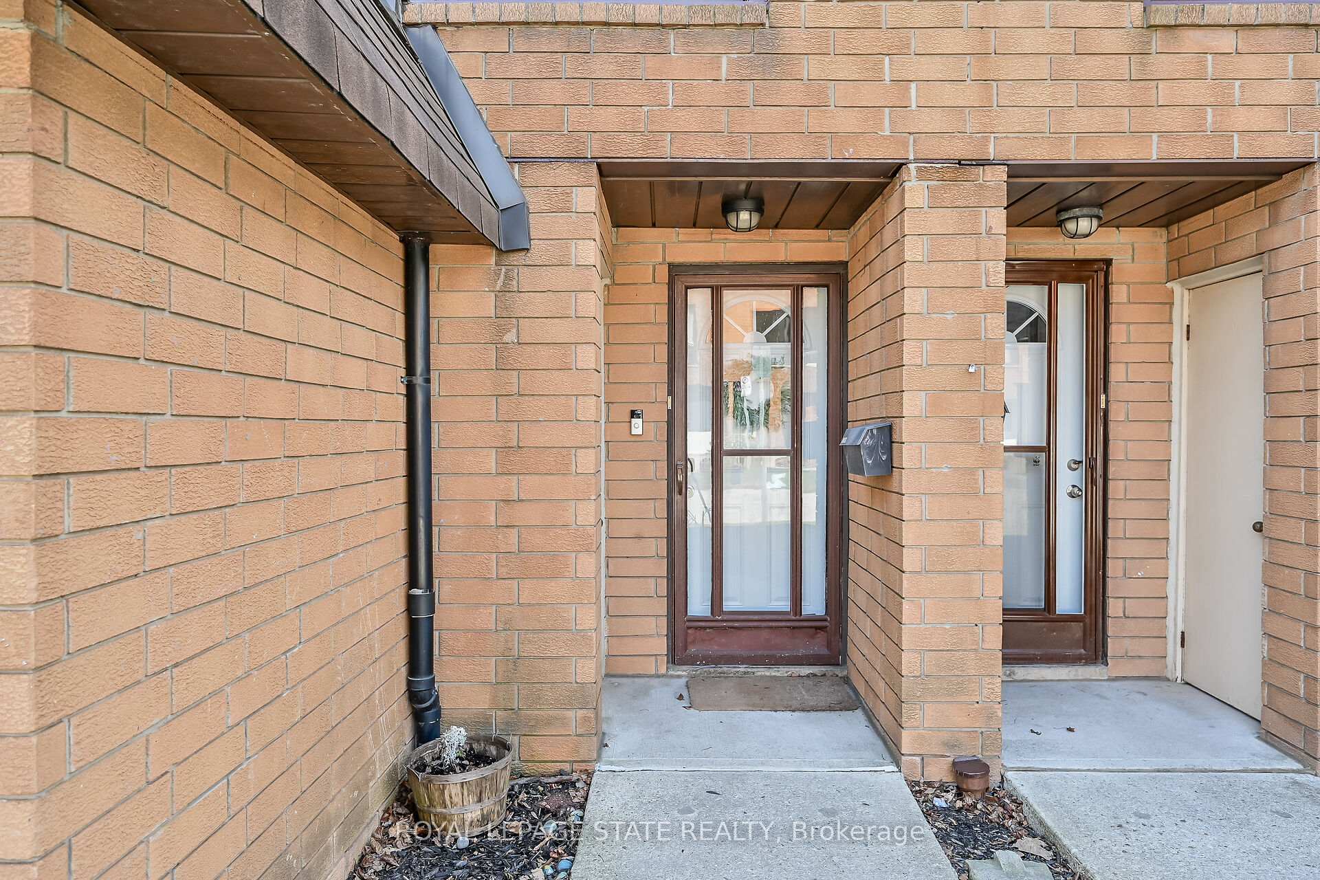 3 Bedrooms Condo at 444 Stone Church, Hamilton For sale