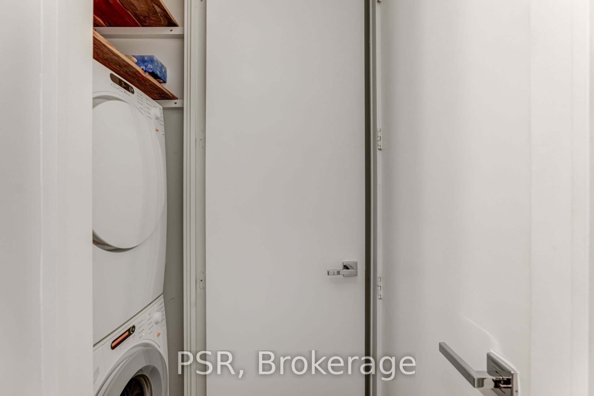 29 Queens Quay E, #627