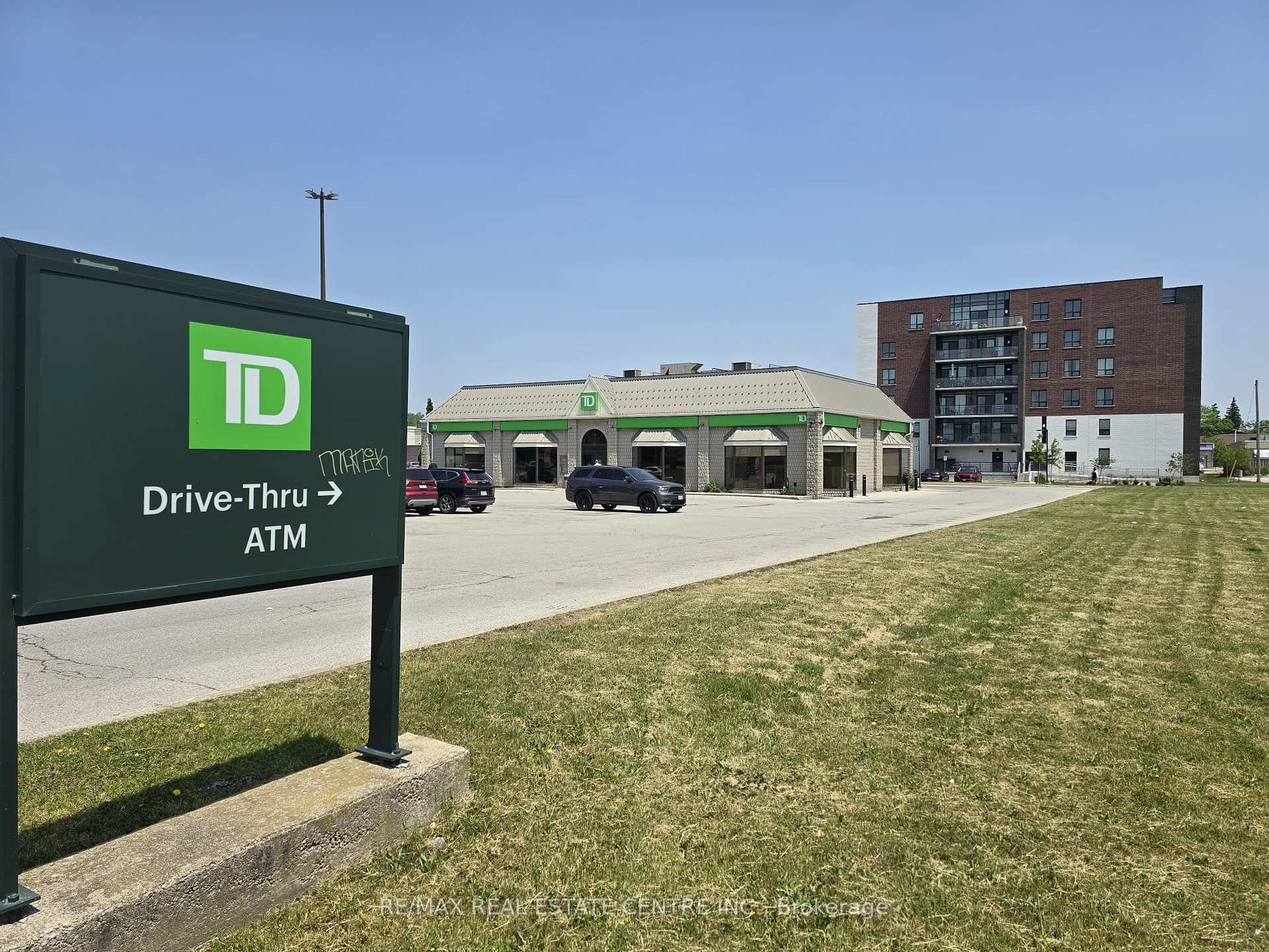 2 Bedrooms Condo at 219 Dundas, Hamilton For sale