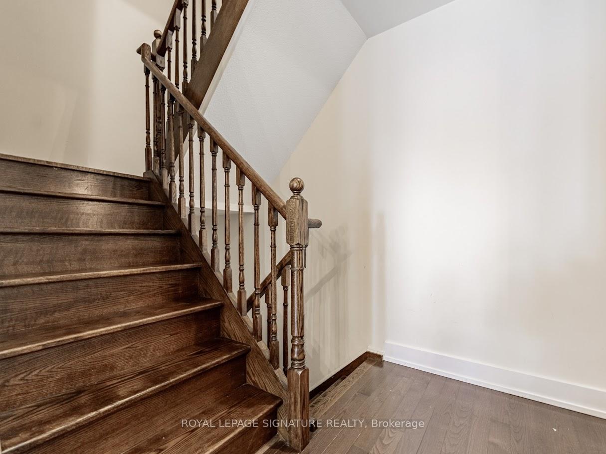 3 Bedrooms Condo at 1211 Parkwest, Mississauga For sale