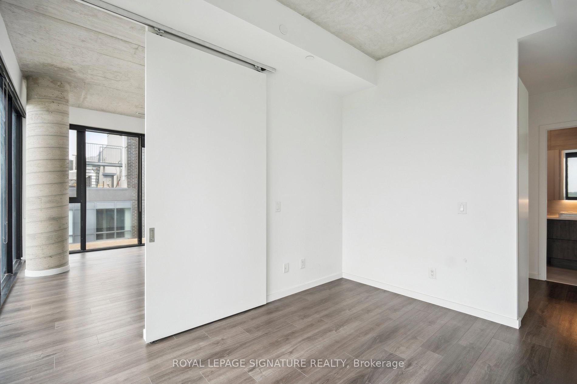 3 Bedrooms Co-op at 7 Smith, Toronto For sale