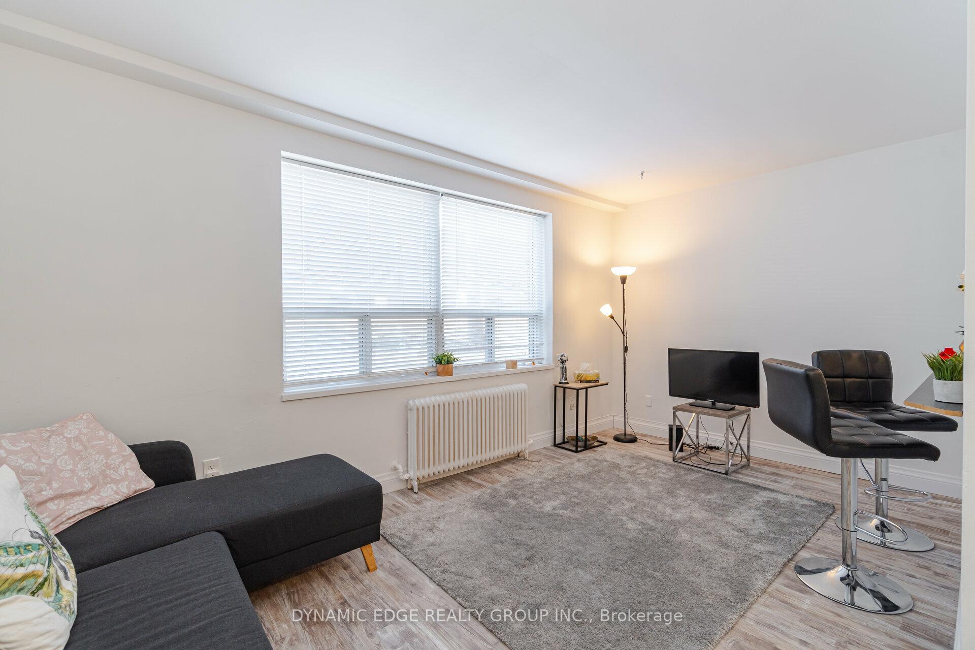 2 Bedrooms Condo at 57 Mericourt,  Hamilton For sale