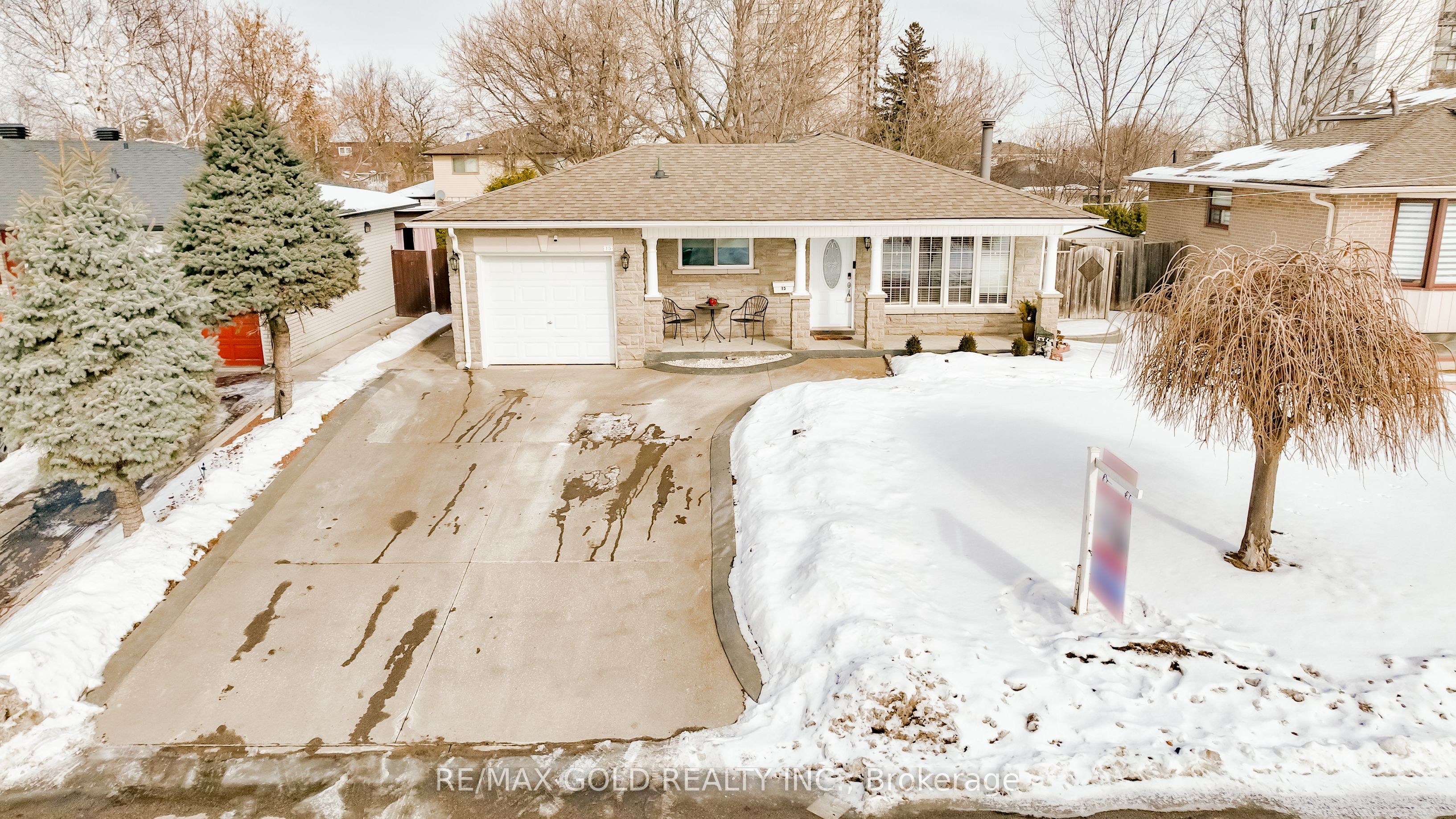 15 Castlemore Drive