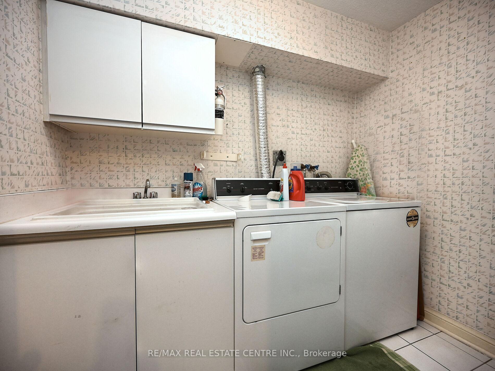 3 Bedrooms Condo at 3587 Kariya, Mississauga For sale