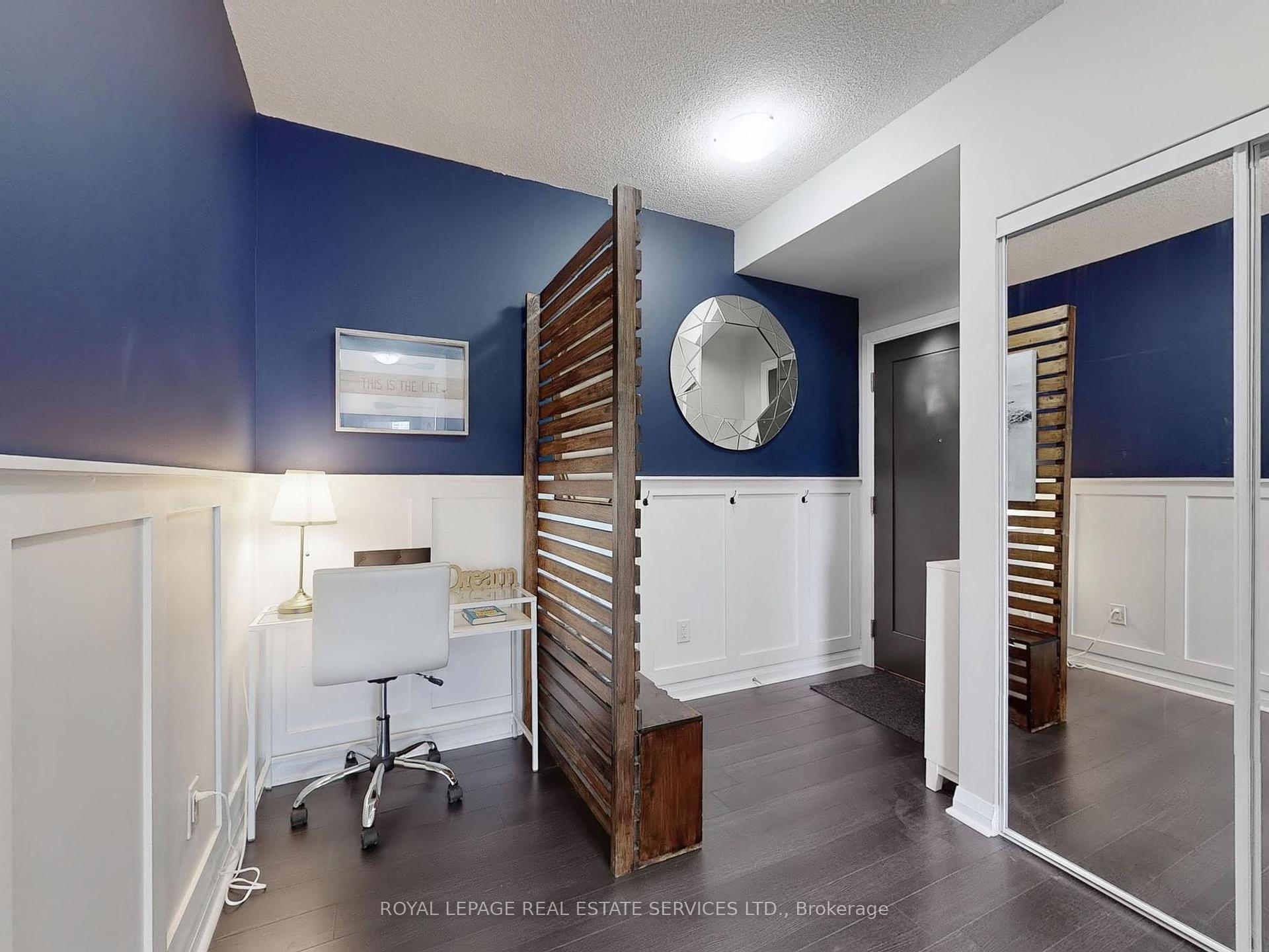 3 Bedrooms Condo at 5025 Four Springs, Mississauga For sale