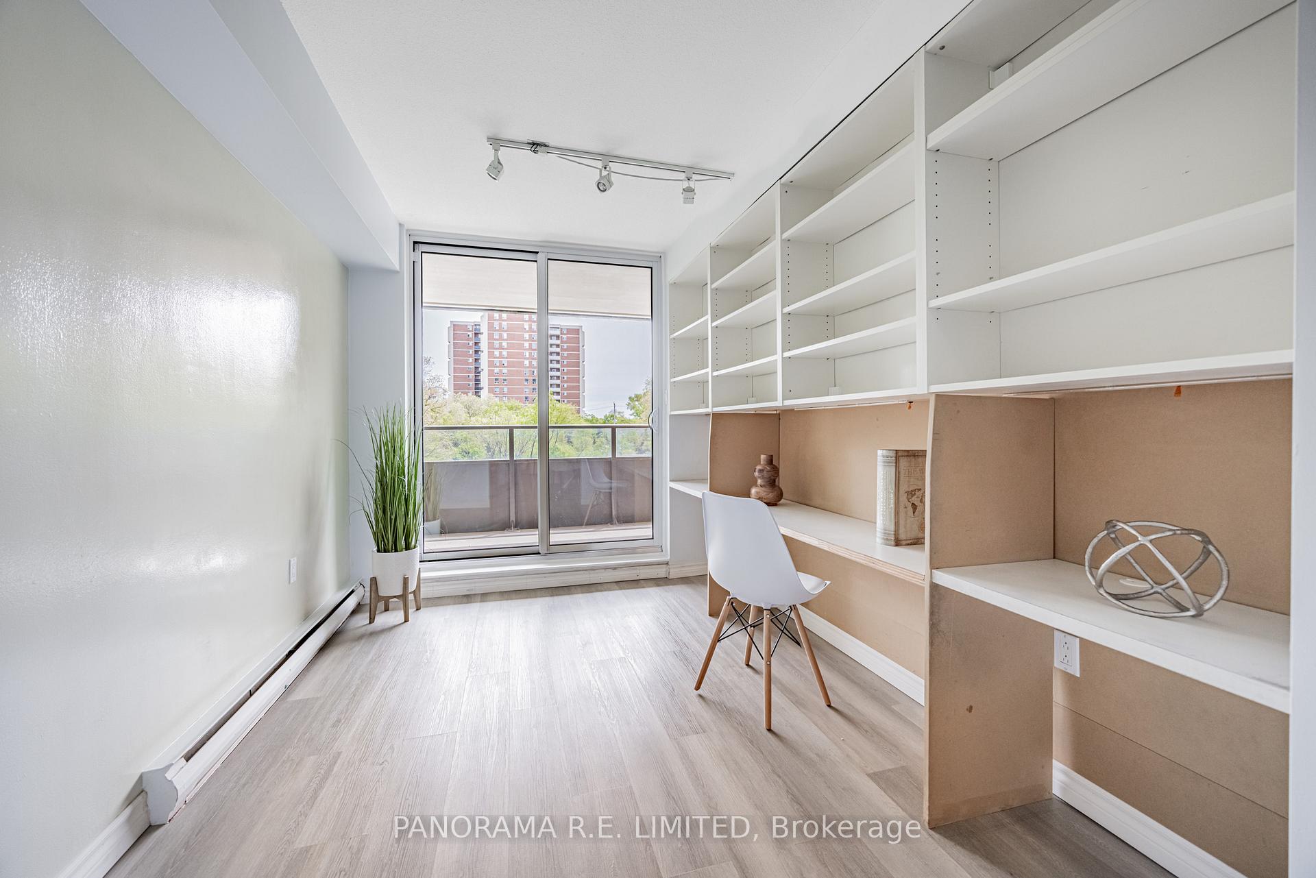 4 Bedrooms Condo at 15 La Rose, Toronto For sale