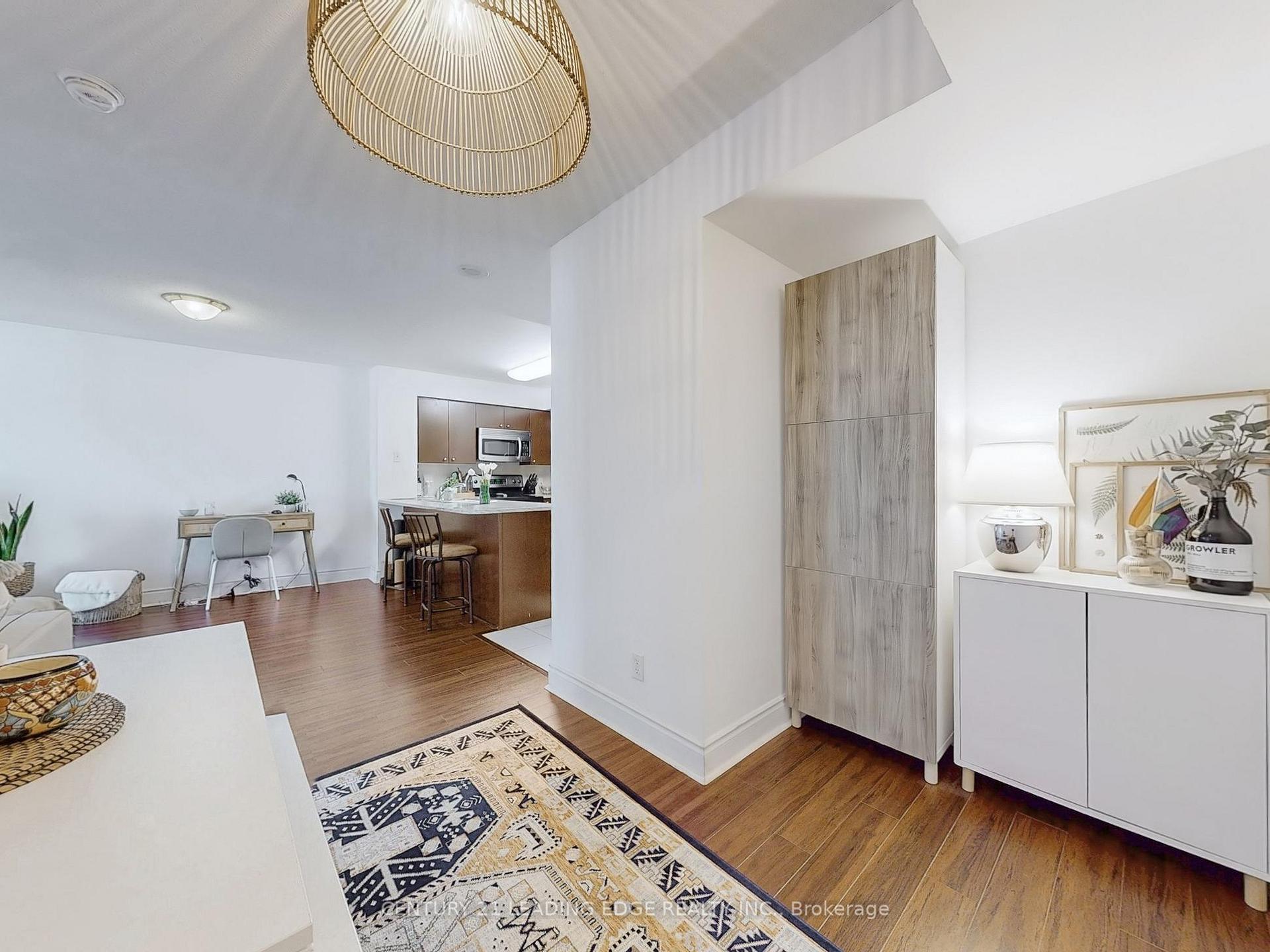 2 Bedrooms Condo at 30 Grand Trunk, Toronto For sale