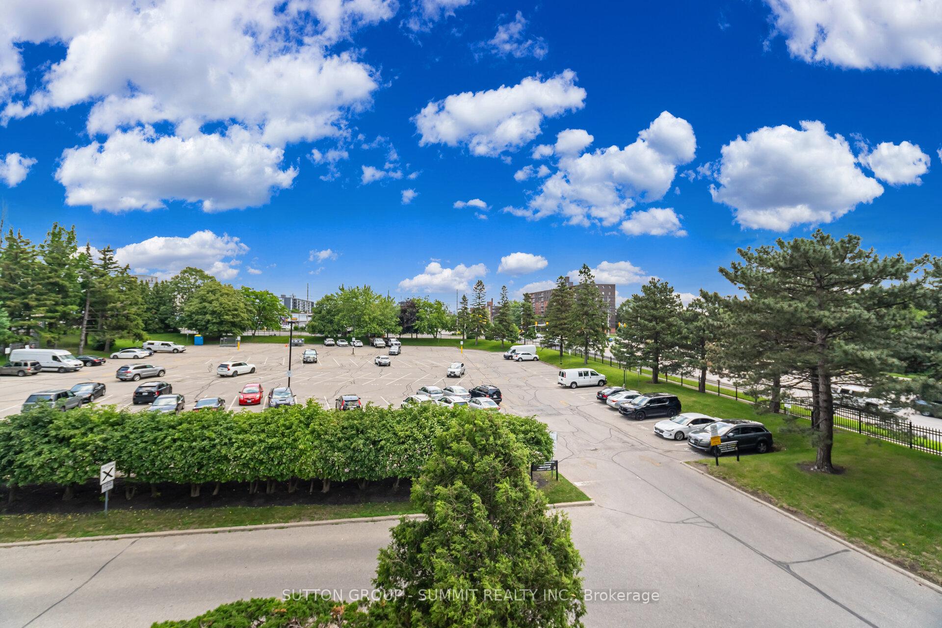 3 Bedrooms Condo at 1333 Bloor, Mississauga For sale