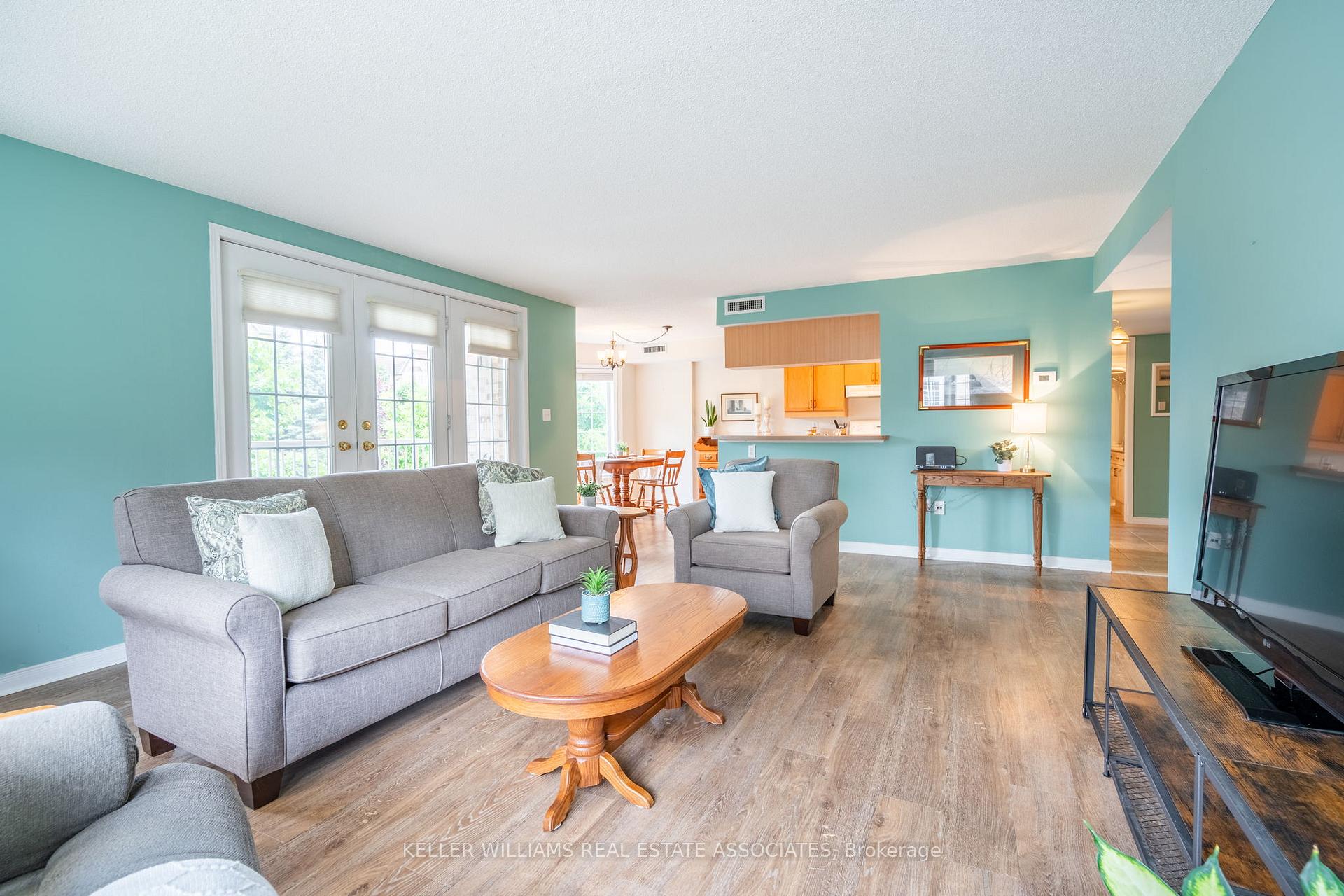 2 Bedrooms Condo at 216 Plains, Burlington For sale