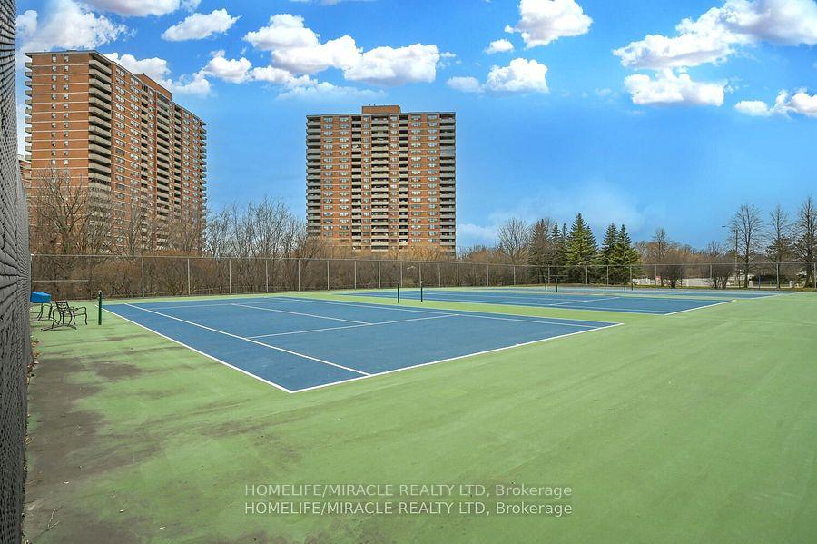 3 Bedrooms Condo at 5 Rowntree, Toronto For sale