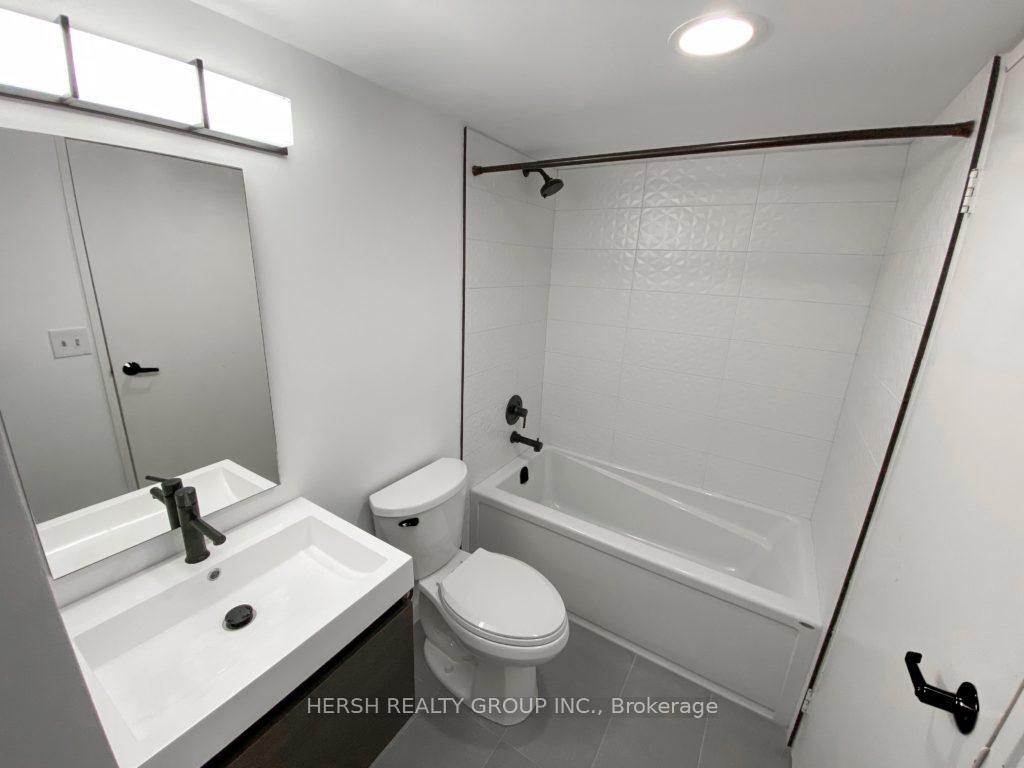 3 Bedrooms Condo at 10 Meadowglen, Toronto For sale