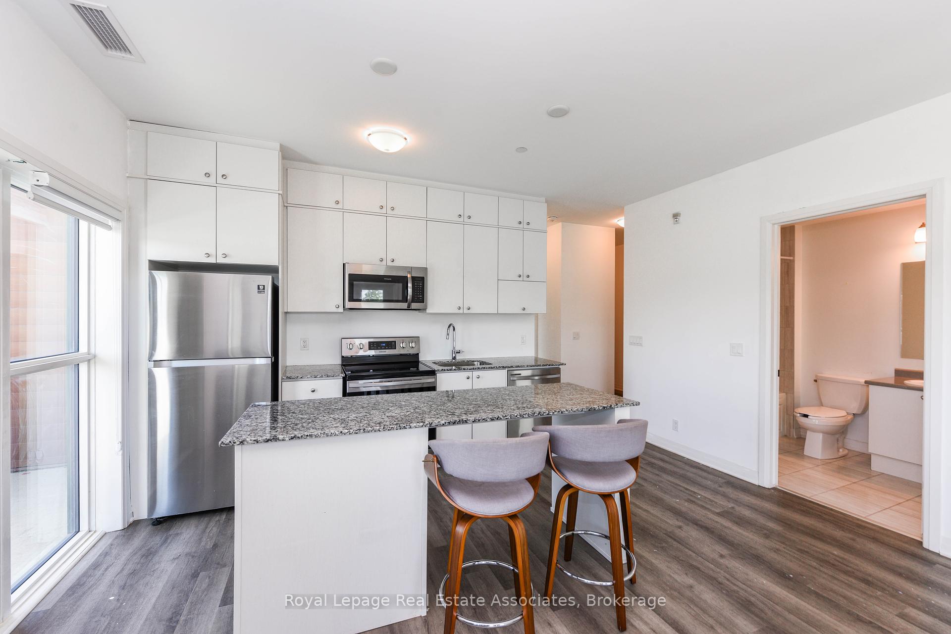 3 Bedrooms Condo at 102 Grovewood, Oakville For sale