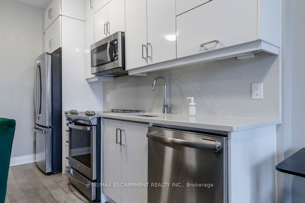 95 Dundas Street W, #003