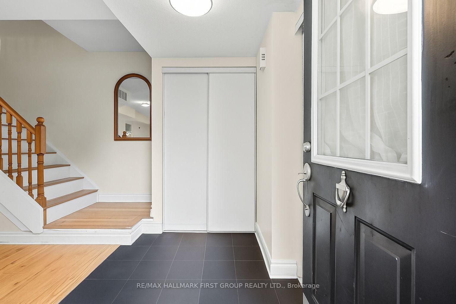 3 Bedrooms Condo at 262 St. Helen’s, Toronto For sale