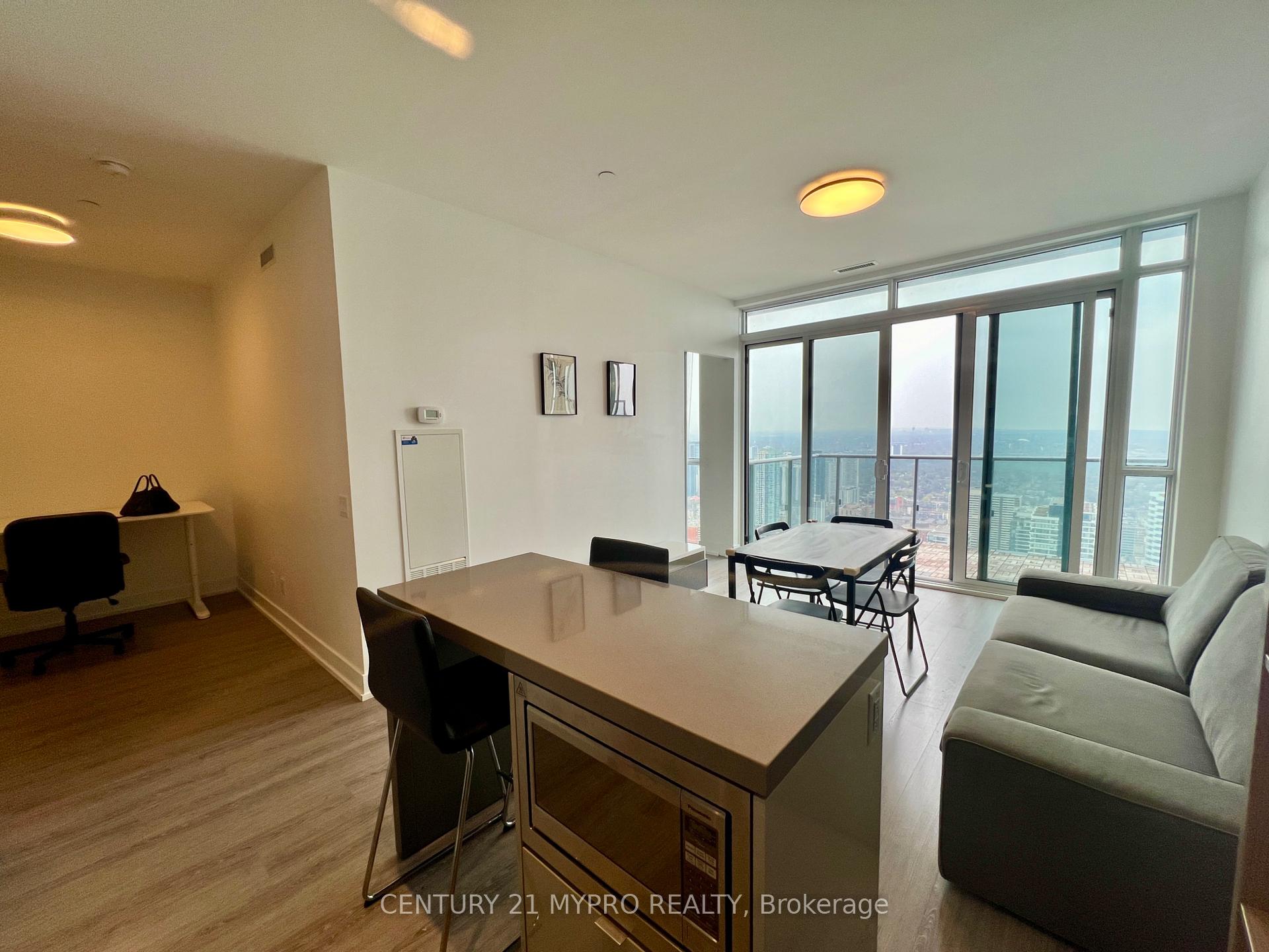 2 Bedrooms Condo at 7 Grenville, Toronto For sale