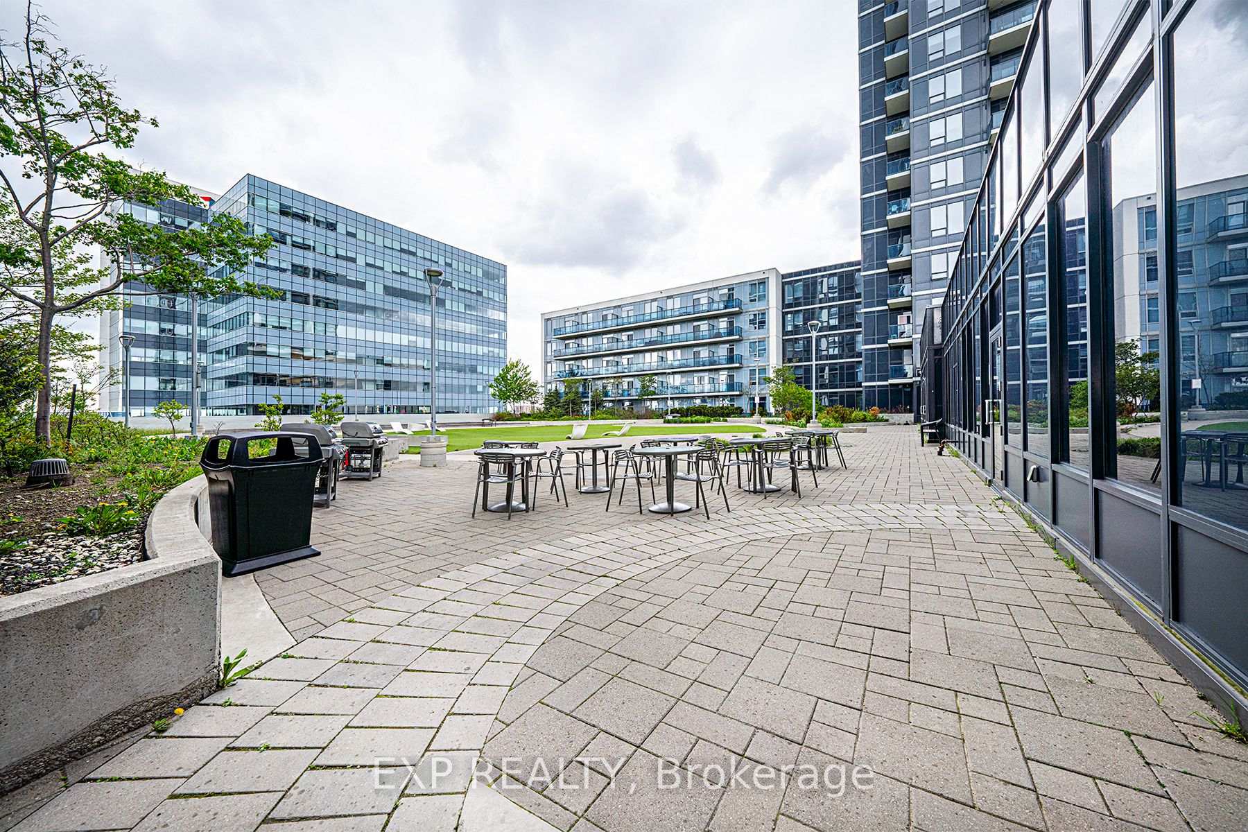 2 Bedrooms Condo at 3600 Highway 7, Vaughan For sale
