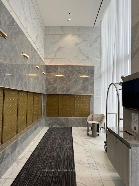 3 Bedrooms Condo at 898 Portage,  Vaughan For sale