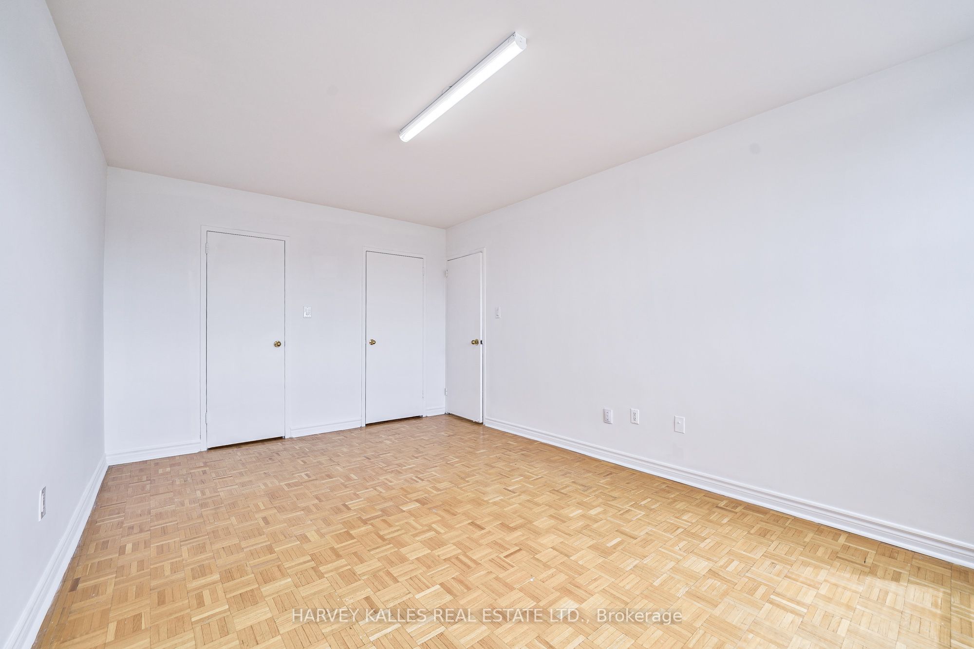 2000 Sheppard Avenue W 411
