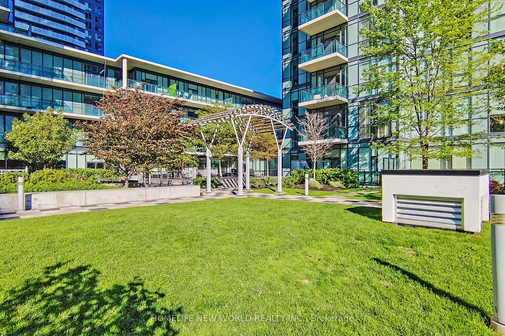 2 Bedrooms Condo at 4070 Confederation, Mississauga For sale