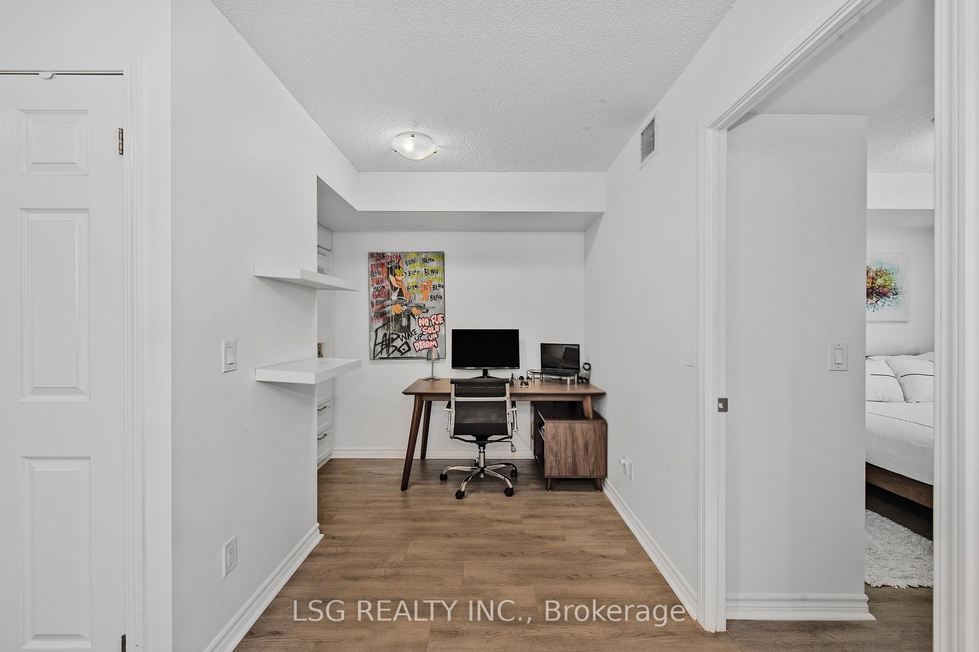 2 Bedrooms Condo at 19 Grand Trunk, Toronto For sale