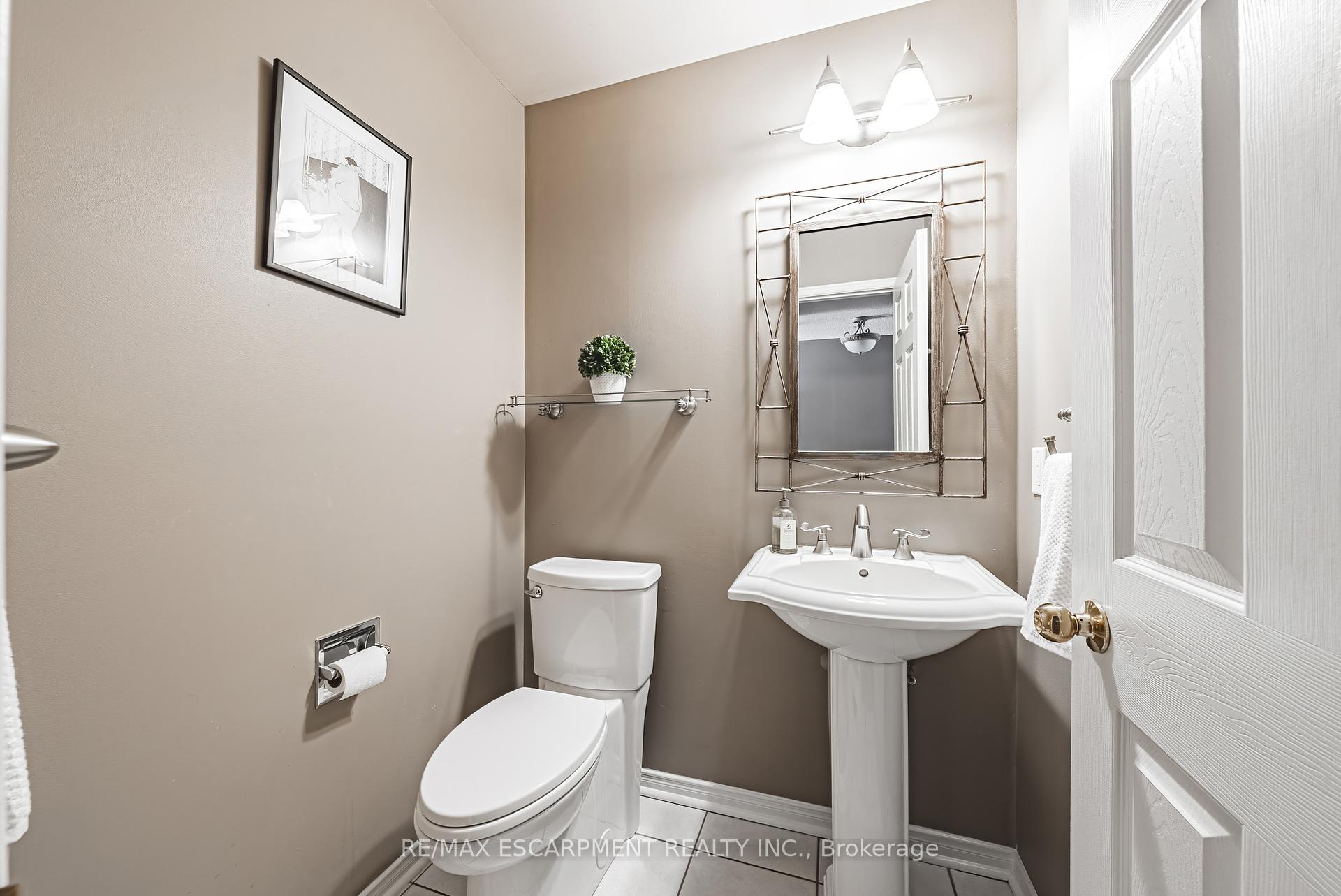 3 Bedrooms Condo at 3333 New,  Burlington For sale