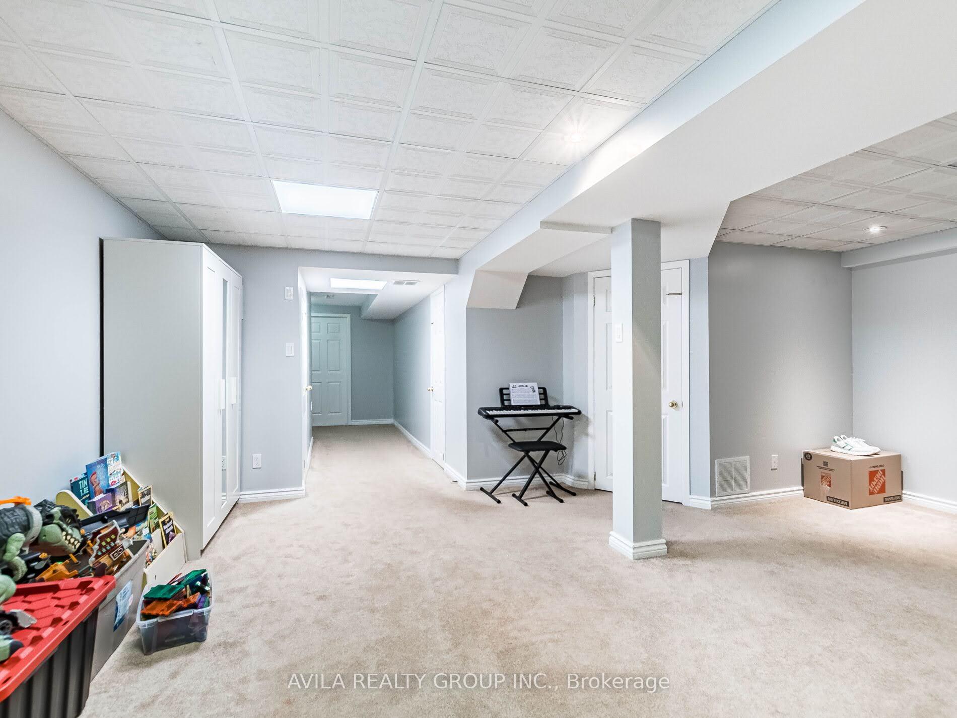 4 Bedrooms Condo at 750 Burnhamthorpe, Mississauga For sale