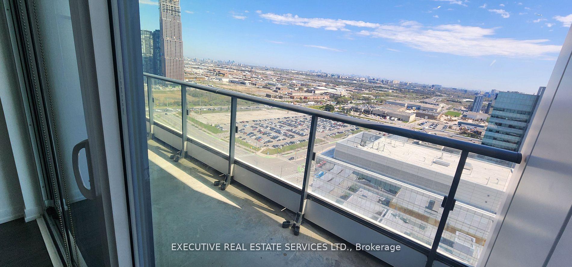 3 Bedrooms Condo at 5 Buttermill, Vaughan For sale