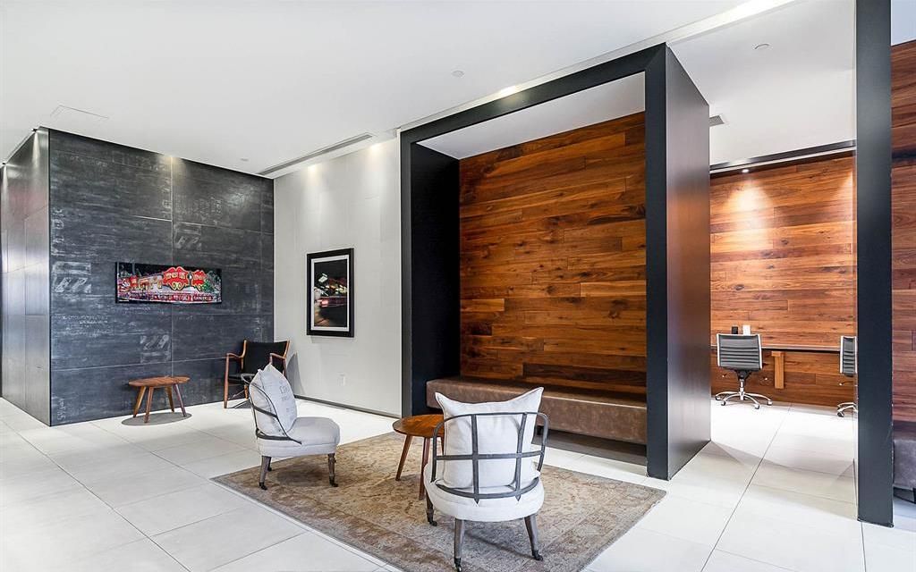 783 Bathurst Street 413