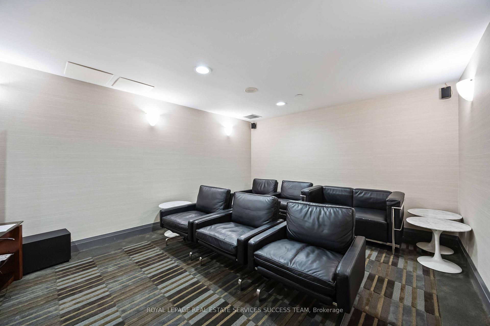 2 Bedrooms Condo at 25 Town Centre,  Toronto For sale